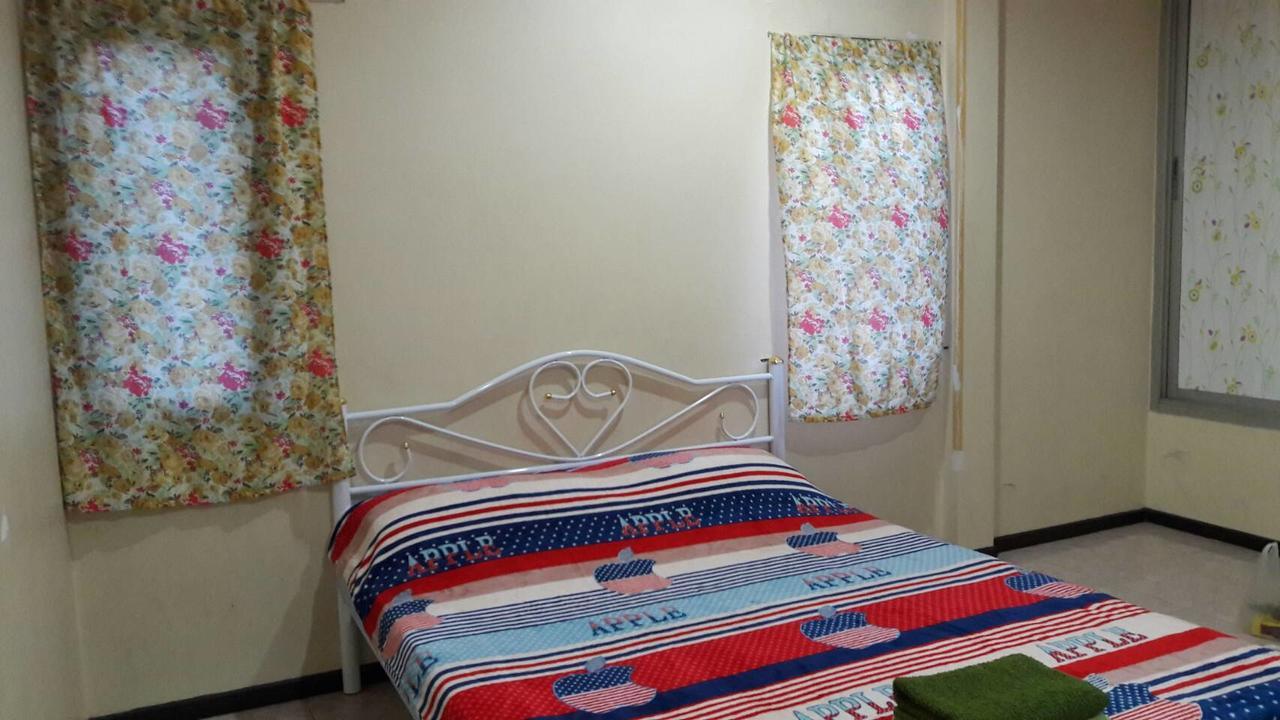 Hostel The Nine House Bangkok Zewnętrze zdjęcie