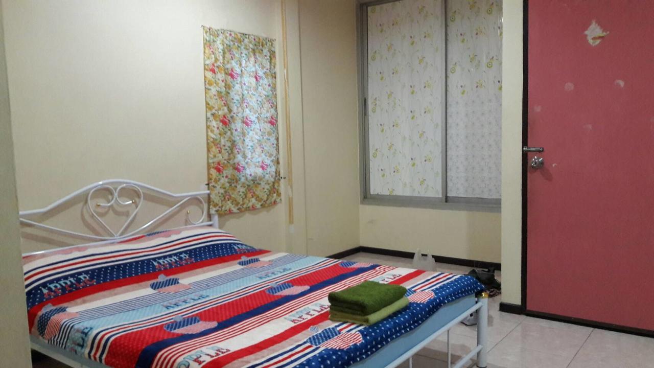 Hostel The Nine House Bangkok Zewnętrze zdjęcie